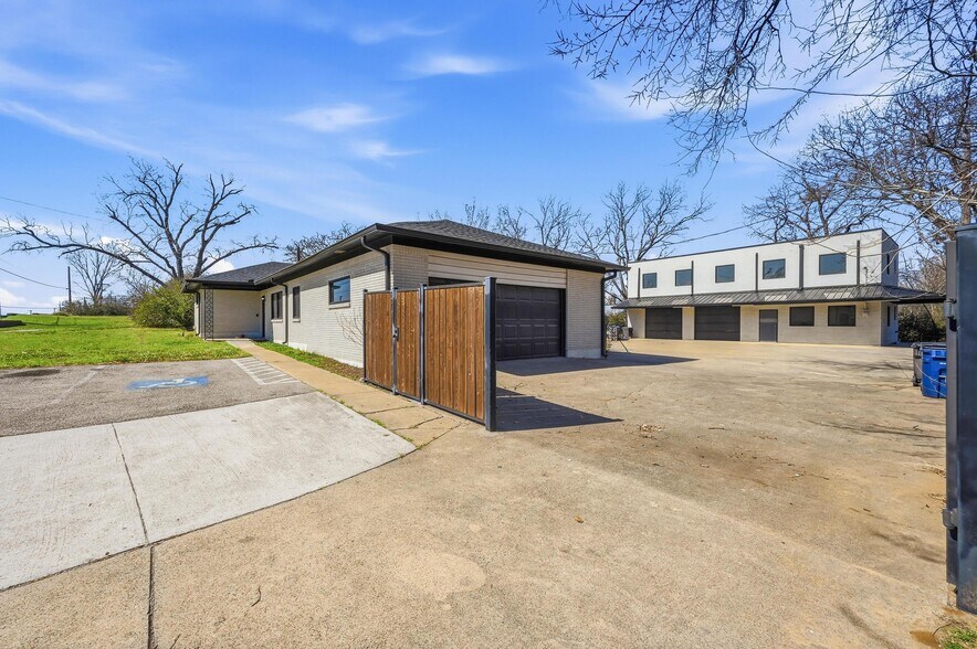 1927 W Arkansas Ln, Pantego, TX à vendre - Photo de l’immeuble – Image 2 sur 32