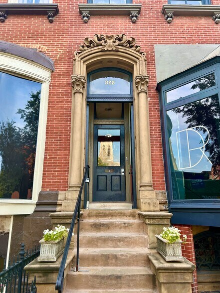 825 N Charles St, Baltimore, MD à vendre - Photo de l’immeuble – Image 3 sur 31