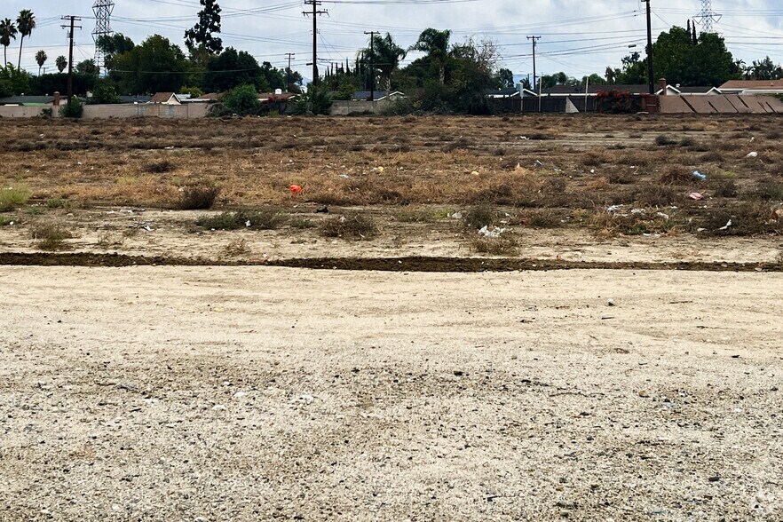 12915 Foothill Blvd, Rancho Cucamonga, CA à louer - Photo de l’immeuble – Image 3 sur 5