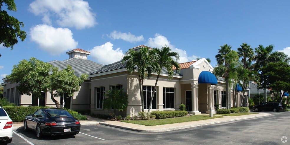 840 111th Ave N, Naples, FL à louer - Photo de l’immeuble – Image 2 sur 6