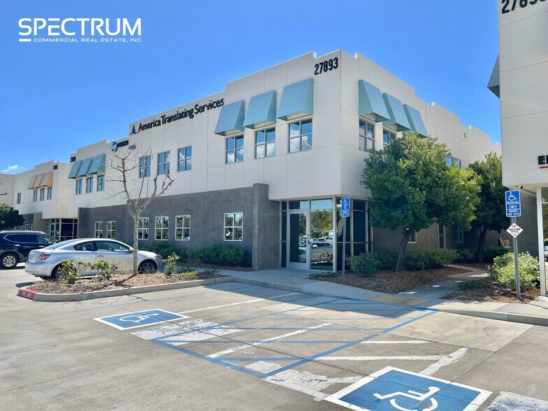 27893 Smyth Dr, Valencia, CA à louer - Photo principale – Image 1 sur 11