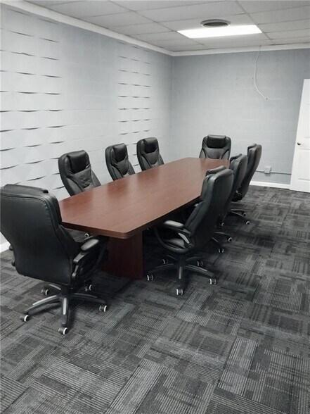 2102 N Oakland Ave, Decatur, IL à vendre - Photo de l’immeuble – Image 2 sur 13