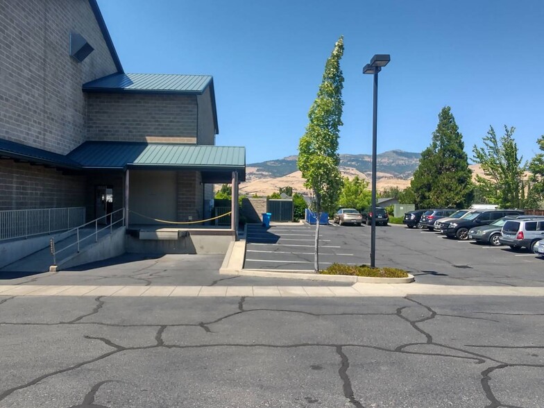 554 Clover Ln, Ashland, OR à louer - Photo de l’immeuble – Image 2 sur 10