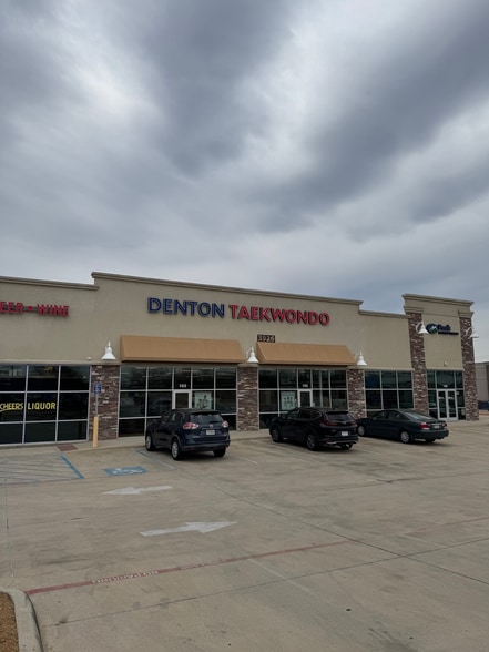 3926 Teasley Ln, Denton, TX à louer - Photo principale – Image 1 sur 7