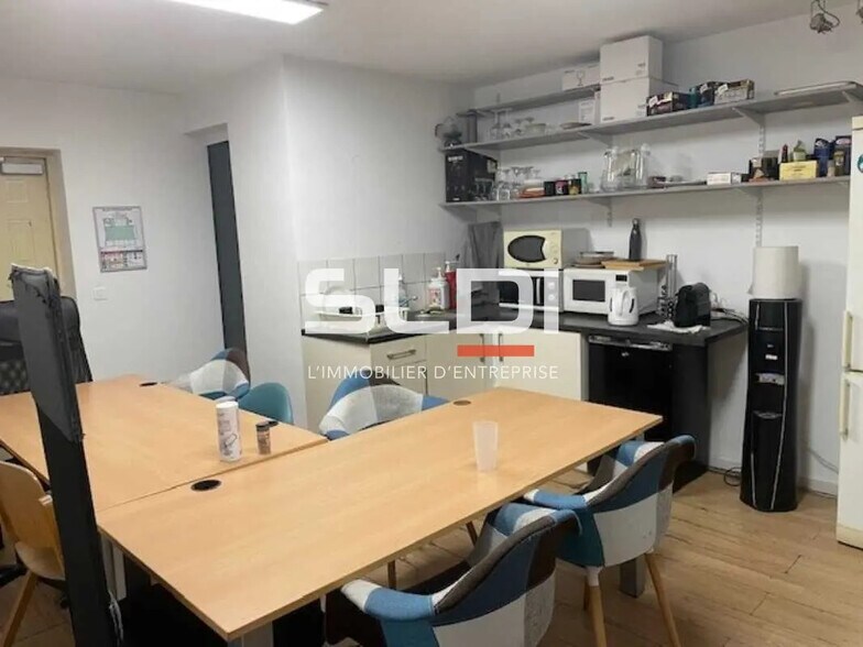 Local d’activités dans Villeurbanne à louer - Photo de l’immeuble – Image 3 sur 6