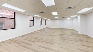 136-18 39th Ave, Flushing, NY à louer Numérisation 3D Matterport– Image 1 sur 6