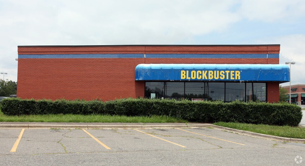 1024 S Main St, Kernersville, NC à louer - Photo de l’immeuble – Image 3 sur 7