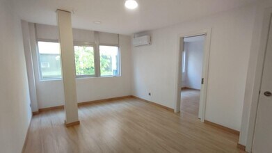 Bureau dans Manresa, Barcelona à louer Photo de l’immeuble– Image 2 sur 15