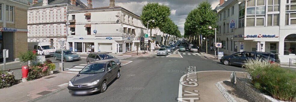 Local commercial dans Saintes à louer - Photo de l’immeuble – Image 1 sur 1