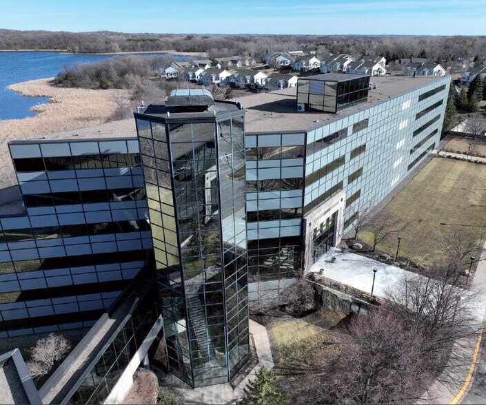 11000 Prairie Lakes Dr, Eden Prairie, MN à vendre - Photo de l’immeuble – Image 1 sur 14