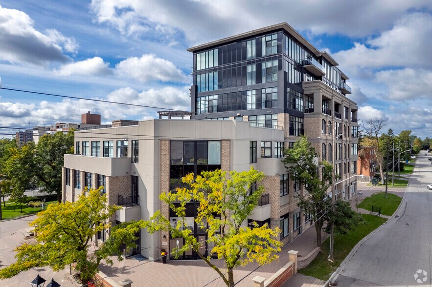 10376 Yonge St, Richmond Hill, ON à vendre - Photo de l’immeuble – Image 2 sur 4