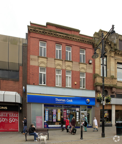 10 High St, Oldham à louer - Photo principale – Image 1 sur 1
