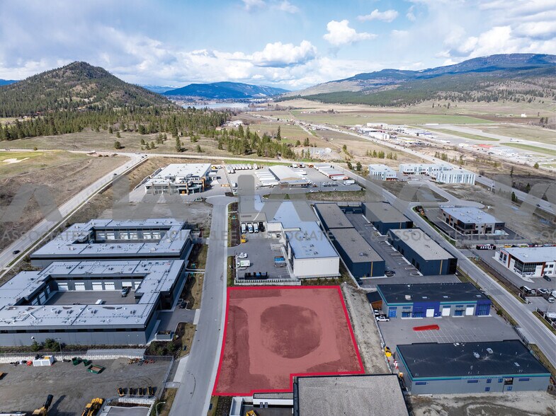 2075 Matrix Cres, Kelowna, BC à vendre - Photo de l’immeuble – Image 3 sur 27
