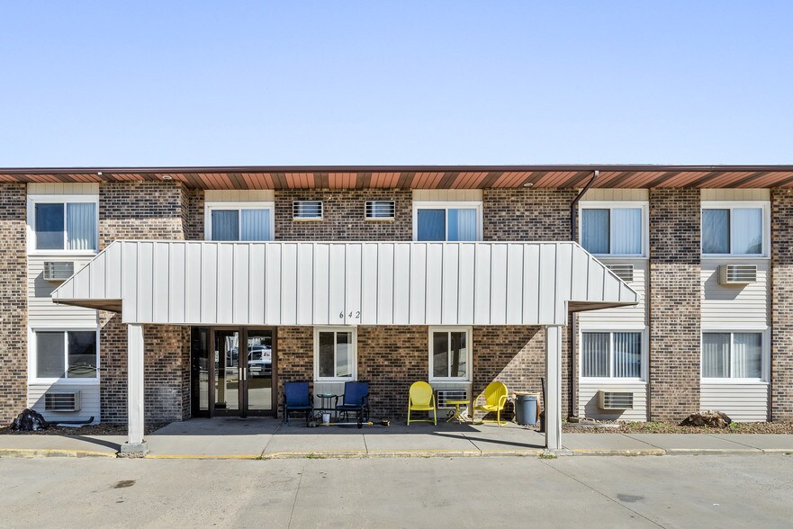 642 12th St W, Dickinson, ND à vendre - Photo de l’immeuble – Image 2 sur 12