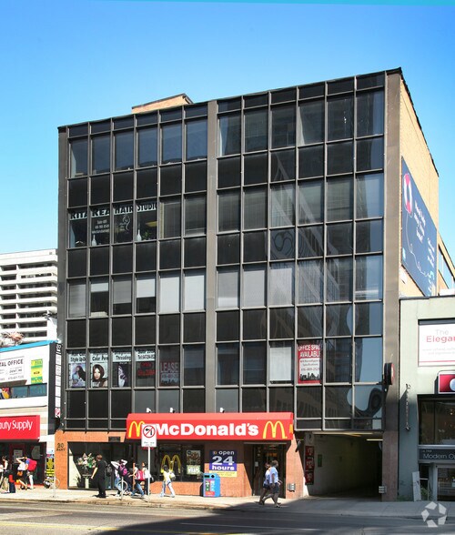 20 Eglinton Ave E, Toronto, ON à louer - Photo de l’immeuble – Image 2 sur 5