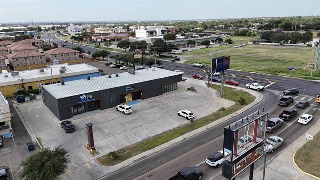 1401 Jacaman Rd, Laredo, TX à louer - Photo principale – Image 1 sur 24
