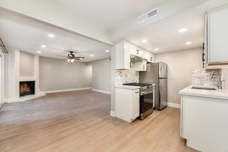 5372 Garfield Ave, Sacramento, CA à vendre - Photo intérieure – Image 3 sur 39