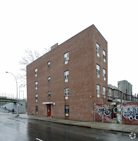 1520 Bruckner Blvd, Bronx, NY à vendre - Photo de l’immeuble – Image 2 sur 2
