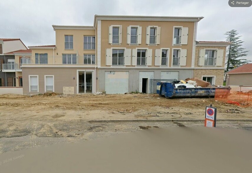 Local commercial dans La Queue En Brie à louer - Photo de l’immeuble – Image 1 sur 4
