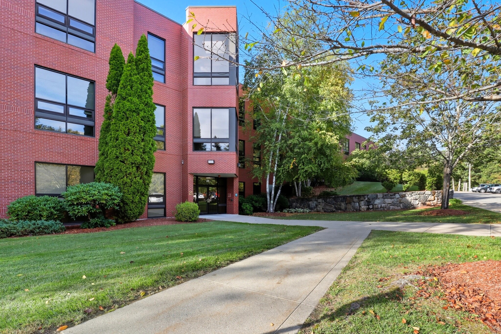 25 Manchester St, Merrimack, NH à louer Photo de l’immeuble– Image 1 sur 37