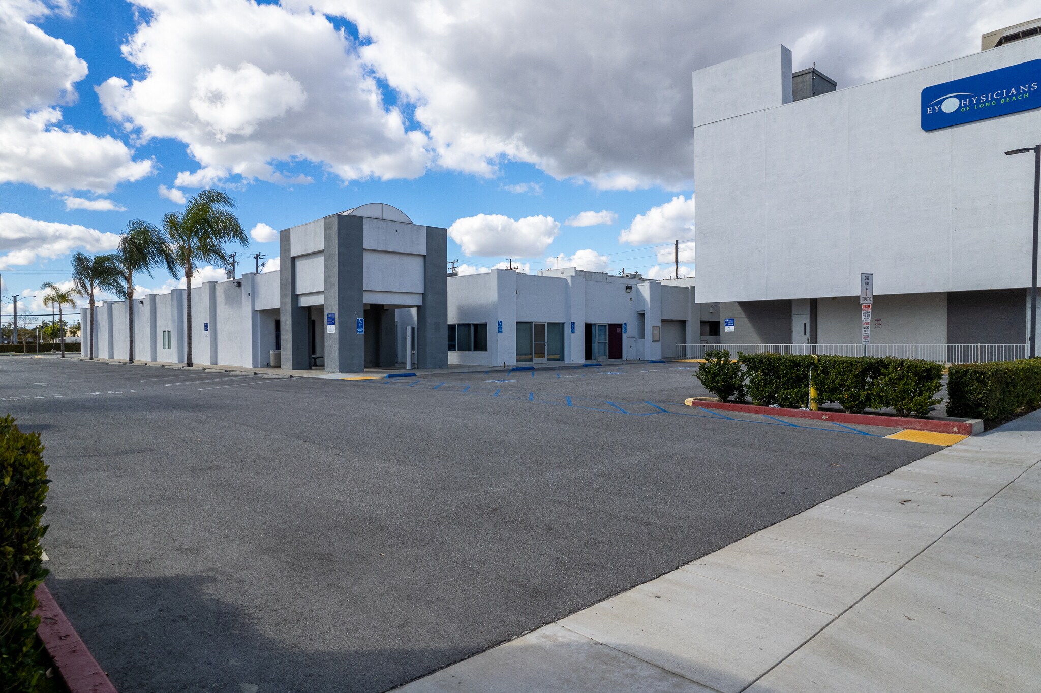 2921 Palo Verde Ave, Long Beach, CA à louer Photo de l’immeuble– Image 1 sur 8