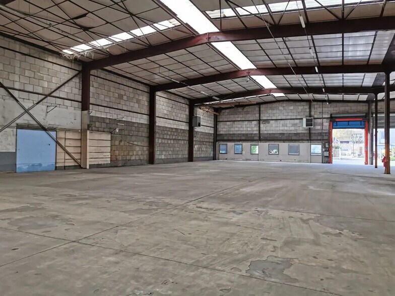 Local commercial dans Plaisir à louer - Photo de l’immeuble – Image 3 sur 5