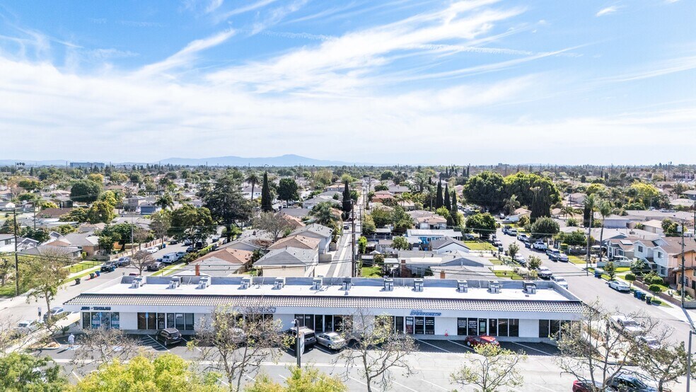 12848 Paramount Blvd, Downey, CA à louer - Photo principale – Image 1 sur 8