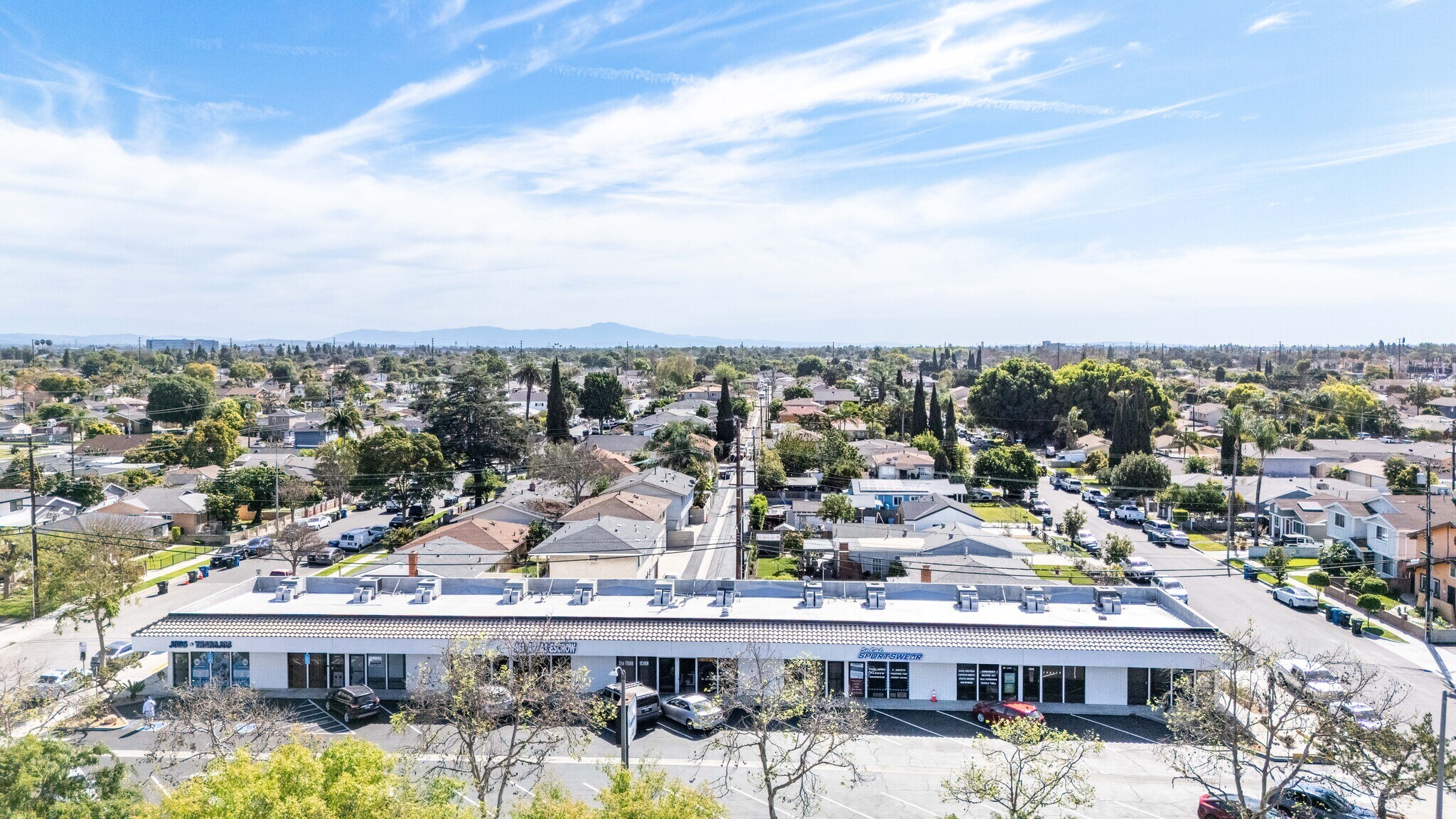 12848 Paramount Blvd, Downey, CA à louer Photo principale– Image 1 sur 9