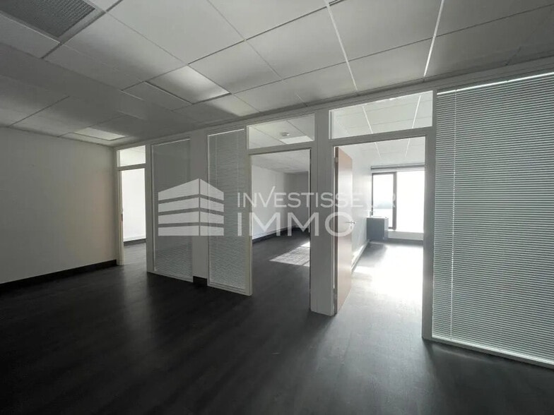 Bureau dans Jossigny à vendre - Photo de l’immeuble – Image 3 sur 5