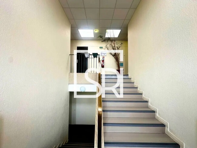 Plus de détails pour Bureau, Industriel/Logistique à louer