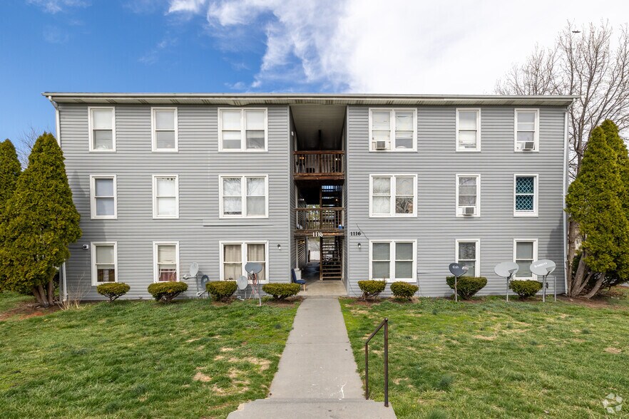 1016 Woodstock Ln, Winchester, VA à vendre - Photo de l’immeuble – Image 3 sur 8
