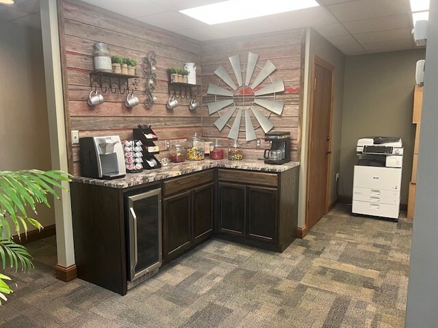 201 E 11th St, Hays, KS à vendre - Photo de l’immeuble – Image 3 sur 3