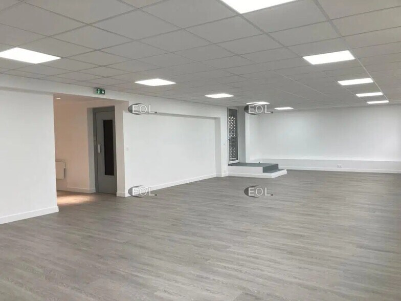 Bureau dans Maisons-Alfort à louer - Photo de l’immeuble – Image 2 sur 9