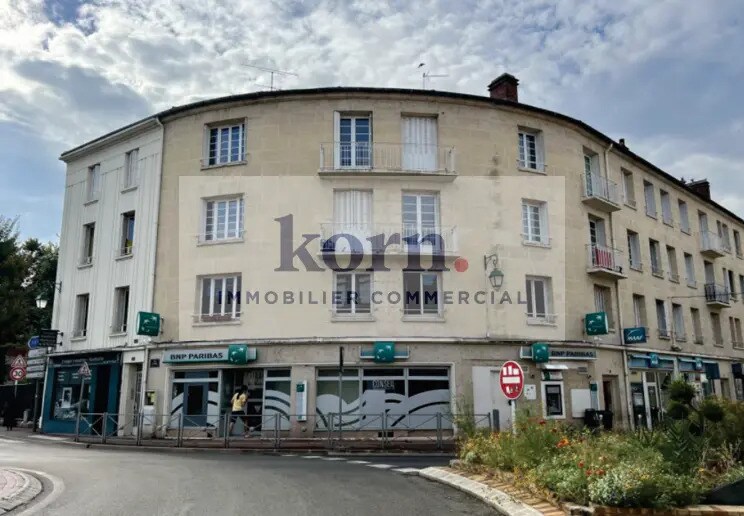 Local commercial dans Beaumont-sur-Oise à louer - Photo de l’immeuble – Image 2 sur 3