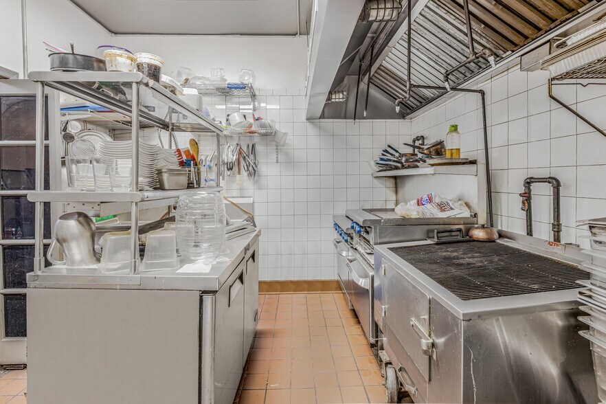 911 DeKalb Ave, Brooklyn, NY à vendre - Photo intérieure – Image 3 sur 7