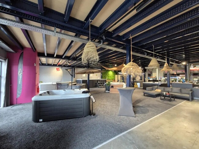 Plus de détails pour Local commercial à vendre