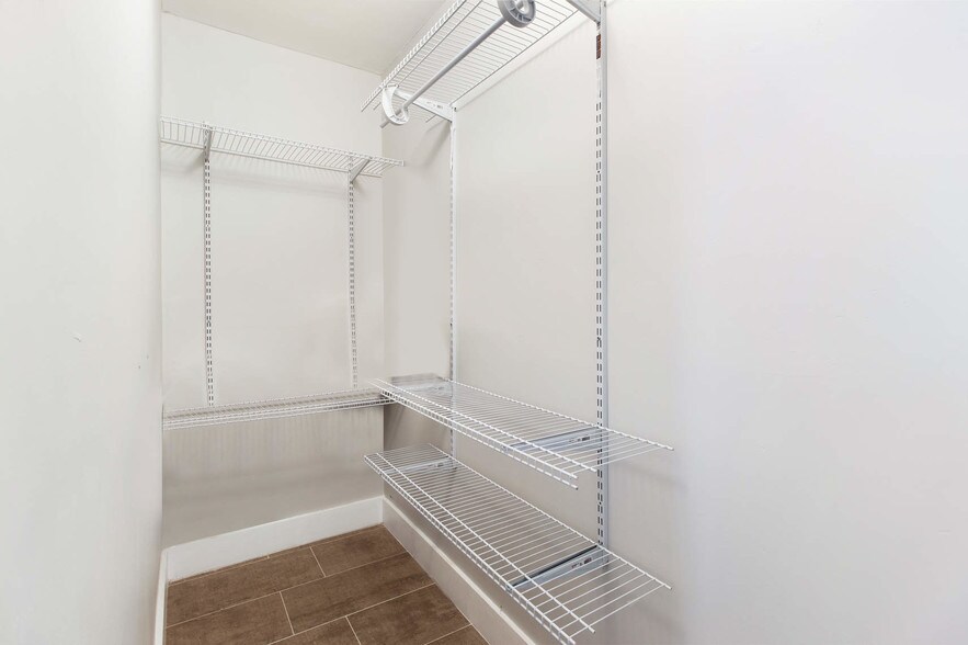 3707 SW 1st St, Coral Gables, FL à vendre - Photo de l’immeuble – Image 2 sur 68