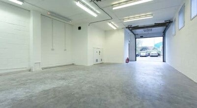 Blenheim Rd, Epsom à louer Photo intérieure– Image 1 sur 5