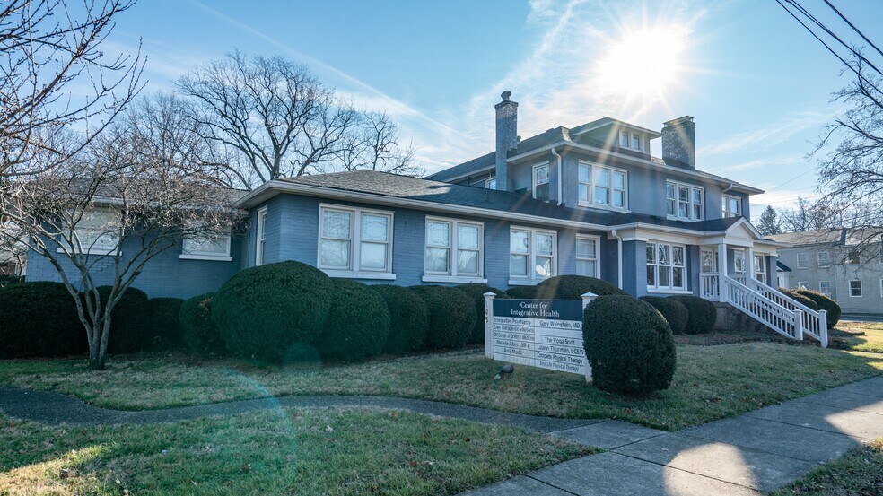 105 Lyndon Ln, Louisville, KY à vendre - Photo de l’immeuble – Image 2 sur 5