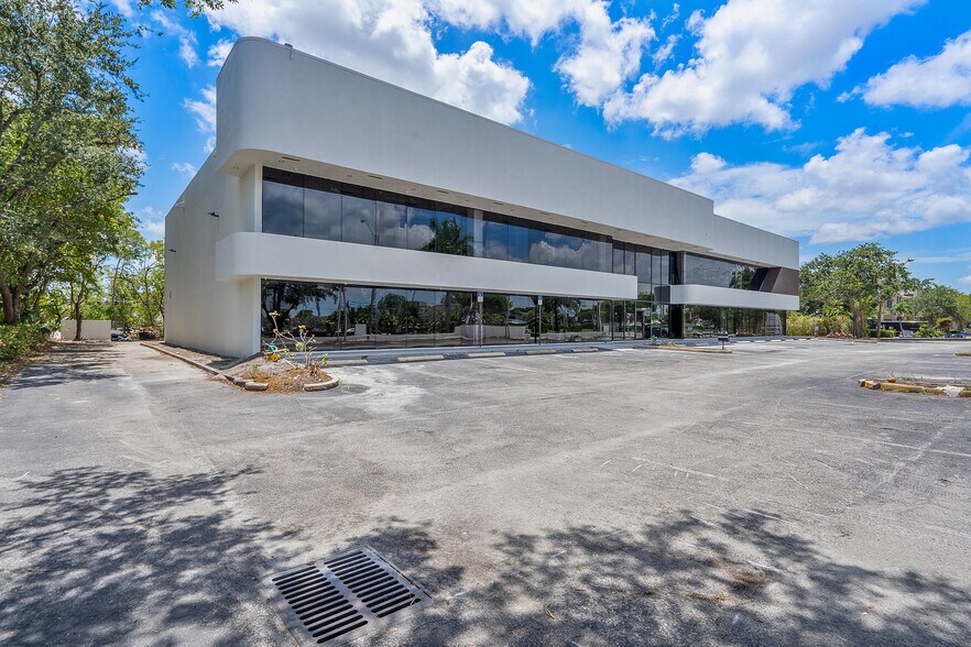 4690 S University Dr, Davie, FL à louer - Photo de l’immeuble – Image 3 sur 38