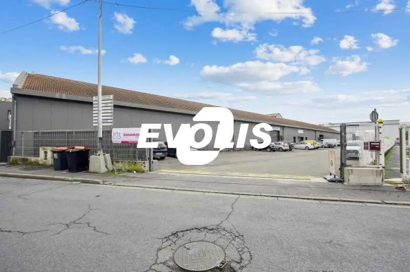 Bureau dans La Courneuve à louer - Photo de l’immeuble – Image 2 sur 9