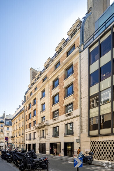 55 Rue D'Amsterdam, Paris à louer - Photo de l’immeuble – Image 3 sur 3