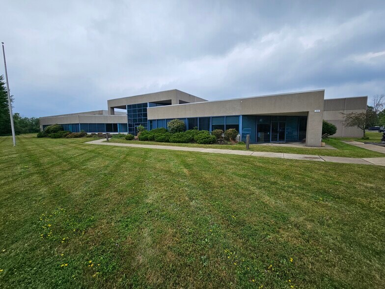 100 Centre Dr, Orchard Park, NY à louer - Photo de l’immeuble – Image 3 sur 13