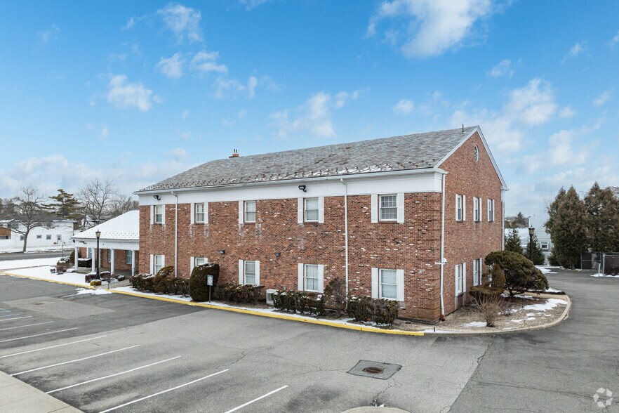 195 Merritts Rd, Farmingdale, NY à louer - Photo de l’immeuble – Image 3 sur 6
