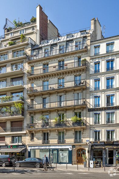 Immeuble residentiel dans Paris à vendre - Photo principale – Image 1 sur 1