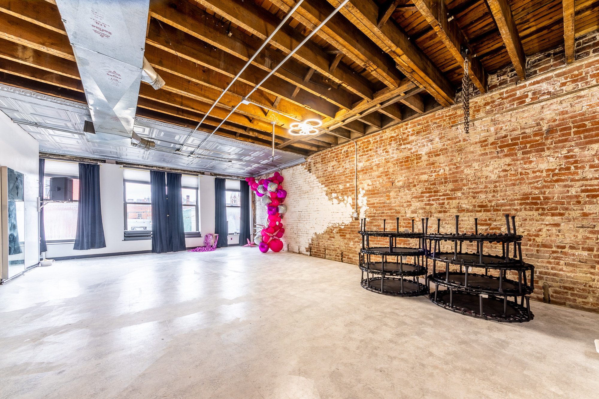 827 E Warrington Ave, Pittsburgh, PA à louer Photo principale– Image 1 sur 10