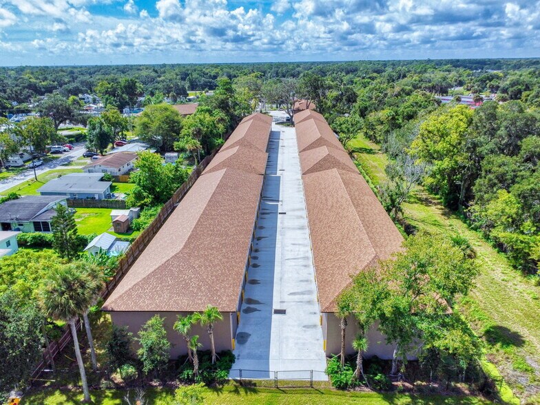 1245 Canal St, New Smyrna Beach, FL à vendre - Photo de l’immeuble – Image 2 sur 15
