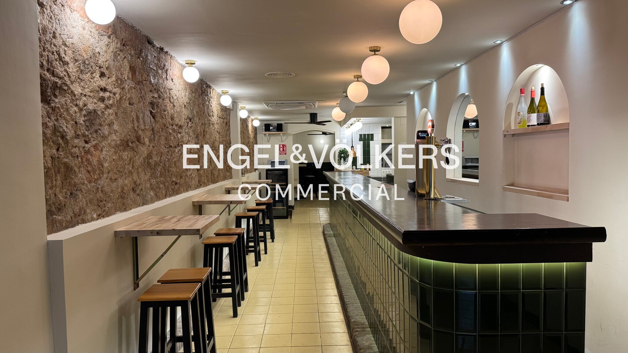 Local commercial dans Barcelone, Barcelona à louer Photo principale– Image 1 sur 4