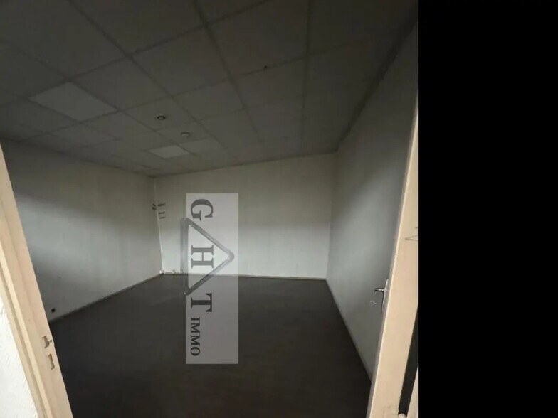 Industriel/Logistique dans Ivry-sur-Seine à louer - Photo de l’immeuble – Image 2 sur 2