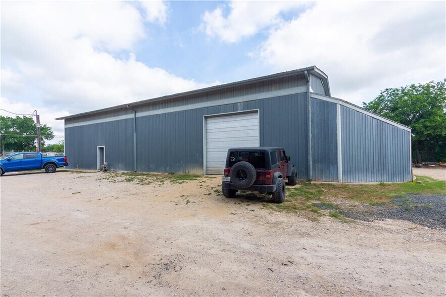 10509 Old Manchaca Rd, Austin, TX à louer - Photo de l’immeuble – Image 3 sur 24
